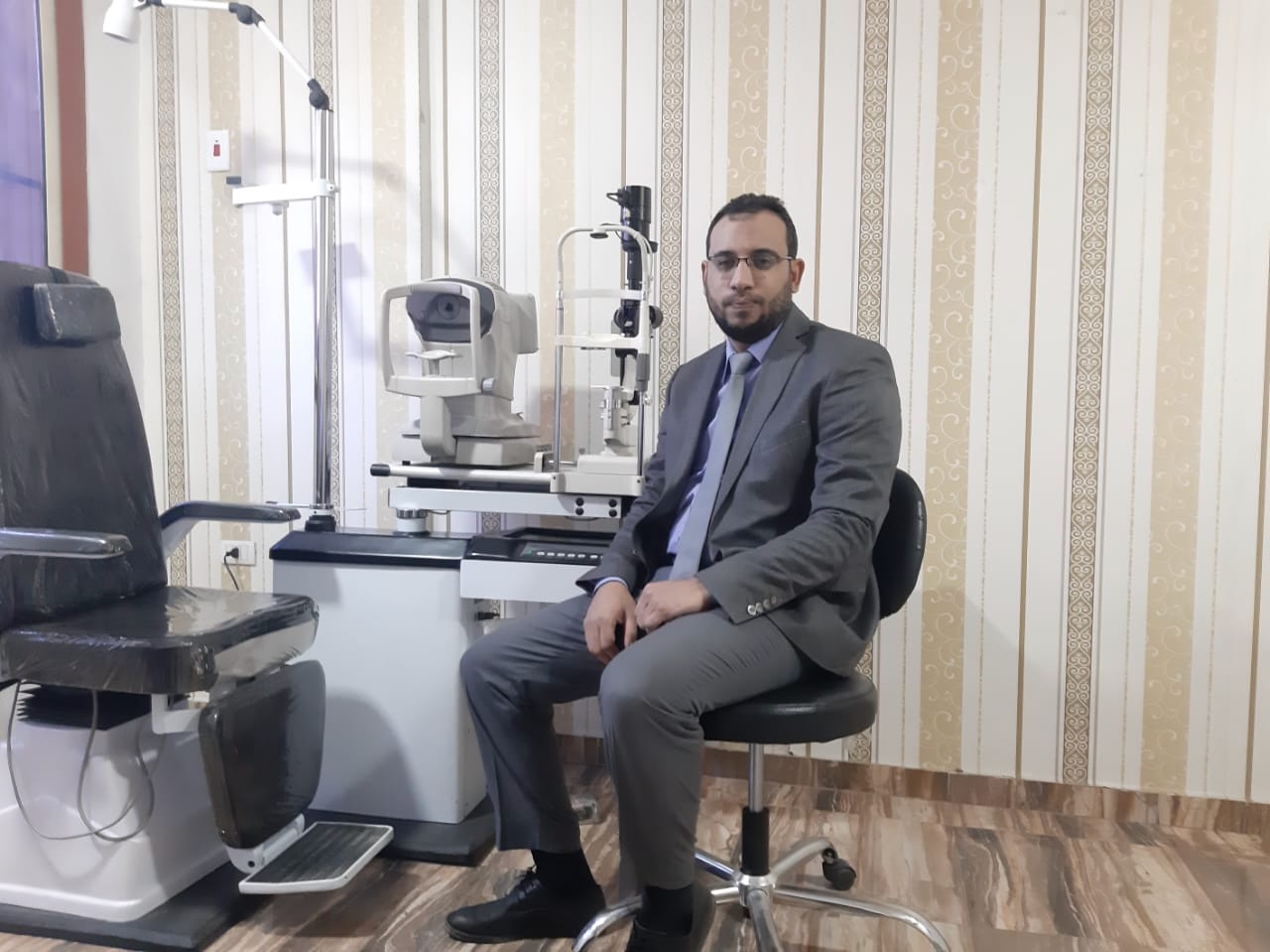 استشاري العيون